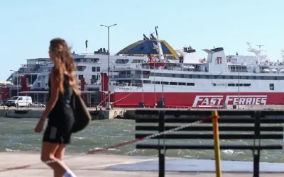 Συνεχίζονται οι θυελλώδεις άνεμοι: Απαγορευτικό απόπλου σε Ραφήνα και Λαύριο έως τις 13:00 – Ακυρώσεις και τροποποιήσεις δρομολογίων στον Πειραιά