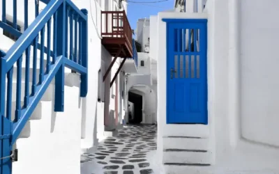 Τα χρώματα των Κυκλάδων: Πώς άλλαξε η εικόνα των νησιών από την πολυχρωμία στο λευκό