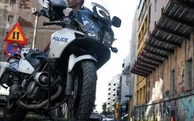 Θεσσαλονίκη: Αστυνομικός συνελήφθη για βιασμό και βιντεοσκόπηση γυναίκας σε αναπηρικό αμαξίδιο