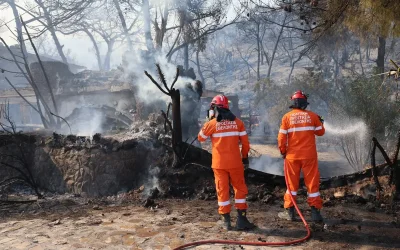 Τραγωδία στη Σαλαμίνα: Ηλικιωμένο ζευγάρι έχασε τη ζωή του από τη φωτιά