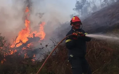 Υψηλός κίνδυνος πυρκαγιάς και καύσωνας την Κυριακή σε πολλές περιοχές