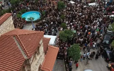 Η λαϊκή αγρυπνία για τον Γιώργο Μαζωνάκη στη Νίκαια: Συνωστισμός και αδιαθεσίες
