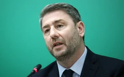 Δημοσκοπική στασιμότητα για το ΠΑΣΟΚ: Ο Ανδρουλάκης επιχειρεί ανάταση από την Κρήτη