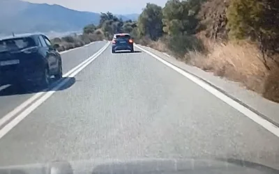 Επικίνδυνη προσπέραση στην Πεντέλη: Στο «παρά ένα» αποφεύχθηκε μετωπική σύγκρουση