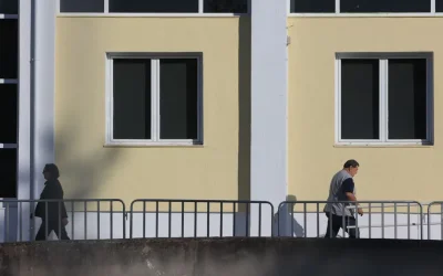 Φορτισμένη ατμόσφαιρα στη δίκη για τα Τέμπη με καταθέσεις επιβατών και συγγενών