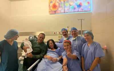Γέννησε στα 54 της υγιές κοριτσάκι μετά από κρυοσυντήρηση εμβρύου για 22 χρόνια