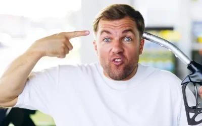 Η ακριβή βενζίνη στην Ελλάδα: Δυσανάλογο βάρος για τους πολίτες