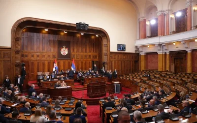 Η σερβική κυβέρνηση ζητά τη διάλυση της Βουλής, ανοίγοντας τον δρόμο για πρόωρες εκλογές