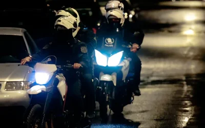 Η σύλληψη δύο ανδρών για εμπρηστική επίθεση σε πολυκατοικία στην Αμαλιάδα