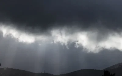 Ισχυρό μπουρίνι έπληξε χωριά της Πάργας, προκαλώντας ζημιές και διακοπές ρεύματος
