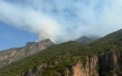 Μεγάλη αναζωπύρωση της φωτιάς στην Τραπεζίτσα Κόνιτσας: Εστάλη μήνυμα 112