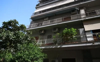 Νεκρό βρέφος στην Κυψέλη: 15 μεταθανάτια τραύματα από μαχαίρι στην πλάτη του