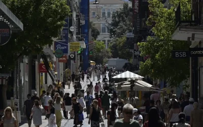 Ο καιρός τη Δευτέρα με 38άρια και ισχυρούς βοριάδες – Πότε αλλάζει το σκηνικό
