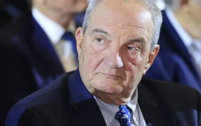 Ο Κώστας Καραμανλής στην Ξάνθη την ώρα της ομιλίας Μητσοτάκη στη ΔΕΘ