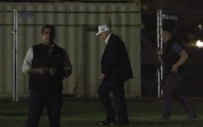 Ο Ντόναλντ Τραμπ επέστρεψε εσπευσμένα στον Λευκό Οίκο λόγω των επιθέσεων των Χούθι