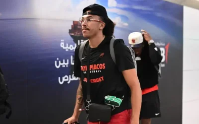 Ο Ολυμπιακός στο Άμπου Ντάμπι για το Super Cup: Άφιξη με γεράκι και καθυστέρηση