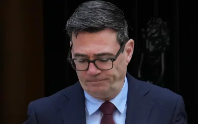 Πένθος για τον Άντι Μπέρναμ: Έχασε τον πατέρα του ο Βρετανός πρωθυπουργός