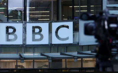 Ανταλλαγή φιλιών στον αέρα του BBC όταν νόμιζαν πως ήταν εκτός μετάδοσης
