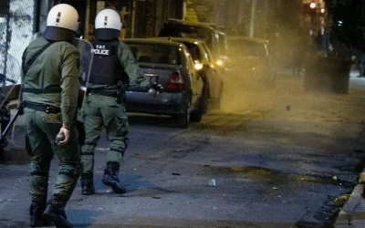 Δύο συλλήψεις και εννέα προσαγωγές για επεισόδια στα Εξάρχεια