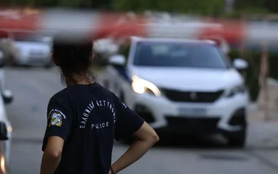 Έκρηξη σε διαμέρισμα στον Ζωγράφου: Δύο άτομα στο νοσοκομείο