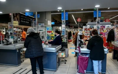 ΕΛΣΤΑΤ: Αρνητική η αποταμίευση των νοικοκυριών, ξοδεύουν περισσότερα από όσα εισπράττουν