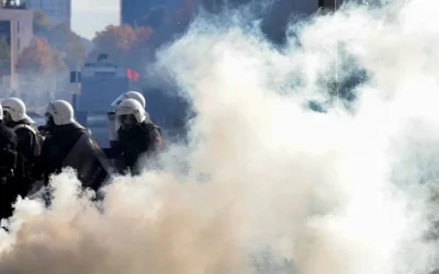 Ένταση στα Τίρανα με επεισόδια έξω από το υπουργείο Παιδείας και ξεχωριστές συγκεντρώσεις