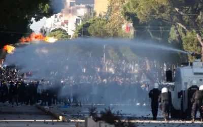 Η Ευρωπαϊκή Επιτροπή καταδικάζει τη βία στις διαδηλώσεις στην Αλβανία