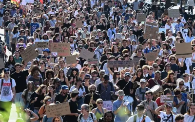 Η κοινωνική δυσαρέσκεια στην Ευρώπη εντείνεται εν μέσω οικονομικών πιέσεων