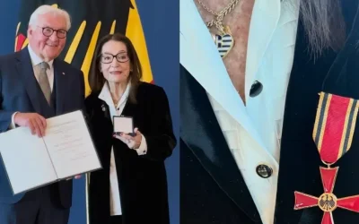 Η Νάνα Μούσχουρη τιμήθηκε με το βραβείο του Τάγματος της Αξίας στη Γερμανία