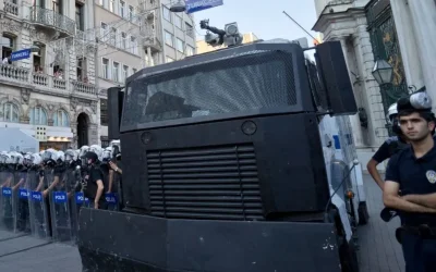 Η Τουρκία έστειλε κανόνια νερού στην Αλβανία εν μέσω διαδηλώσεων
