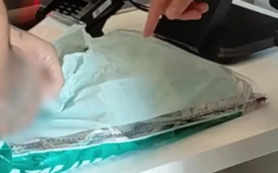Κουρέας στο Τέξας βρήκε πάνω από 128.000 δολάρια σε ΑΤΜ και τα παρέδωσε στην αστυνομία