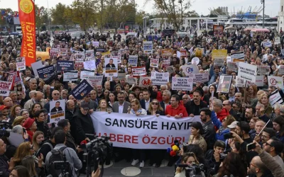Μαζικές κινητοποιήσεις δημοσιογράφων στην Τουρκία κατά της λογοκρισίας