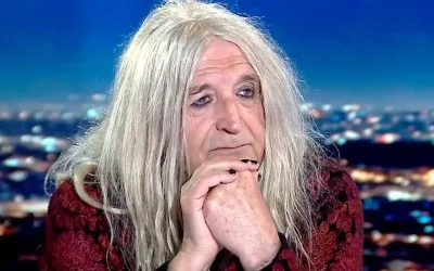 Νίκος Καρβέλας: Διαψεύδει το επεισόδιο με τους ελεγκτές της ΑΑΔΕ έξω από το σπίτι του