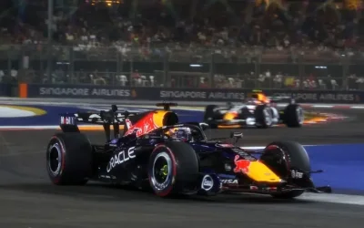 Ο Φερστάπεν στην pole position για το Grand Prix της Σιγκαπούρης, με τις Ferrari να ακολουθούν στενά