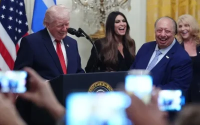 Οι πρεσβείες «λάφυρο» του Τραμπ: 92 κενές θέσεις και η περίπτωση της Κίμπερλι Γκιλφόιλ