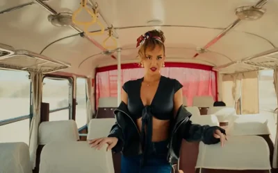 Ρία Ελληνίδου: Έγινε pin-up girl για το βίντεο κλιπ του τραγουδιού «Δέκα Σαν Εσένα»