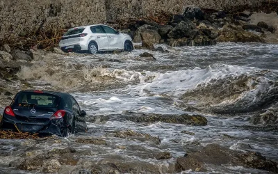 Σοβαρά προβλήματα στη Ρόδο από την κακοκαιρία: Ένας νεκρός, δεκάδες απεγκλωβισμοί και πλημμύρες