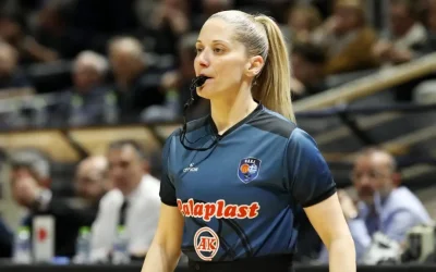 Συνθήματα των φίλων της ΑΕΚ κατά της Βάσως Τσαρούχα