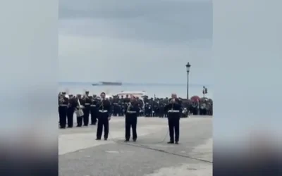 Θεσσαλονίκη: Η μπάντα του Πολεμικού Ναυτικού ερμήνευσε Μαζωνάκη στην Αριστοτέλους