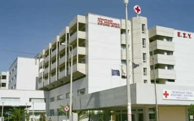 Θριάσιο νοσοκομείο: Με κουβάδες και χαρτόνια προσπαθούν να μαζέψουν τα νερά της βροχής – Κατέρρευσαν τμήματα ψευδοροφής