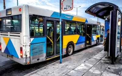 Το νόημα πίσω από τους αριθμούς και τα γράμματα στις γραμμές των λεωφορείων της Αθήνας