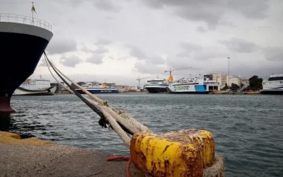 Τραγωδία στον Πειραιά: Νεκρός 45χρονος από πτώση αυτοκινήτου στη θάλασσα, αγωνία για δύο ηλικιωμένους