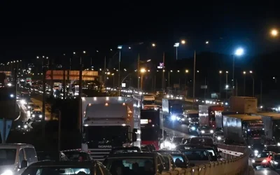 Τροχαίο στις τρεις γέφυρες: Βανάκι ξέφυγε από την πορεία του και έριξε κολόνα – Σημειωτόν στον Κηφισό