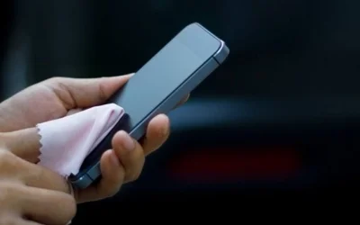 Apple: Άλλαξε πολιτική για τα απολυμαντικά μαντηλάκια λόγω κορονοϊού