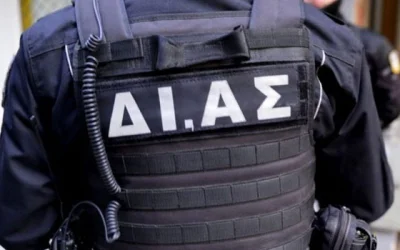 Παλαιό Φάληρο: Τραυματίστηκε αστυνομικός της ΔΙΑΣ – Κακοποιοί εμβόλισαν τη μηχανή του