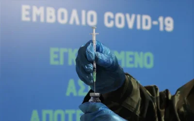Εγκληματική ενέργεια τα πλαστά πιστοποιητικά εμβολιασμού – Τι λένε Παρασκευής και Μπουλμπασάκος