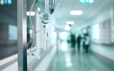 Ηράκλειο: Γυάλινο μπαλκόνι έπεσε πάνω σε τουρίστα – Δίνει μάχη για τη ζωή του