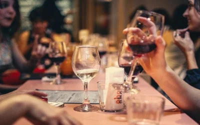 Μπλόκο για τους ανεμβολίαστους στους κλειστούς χώρους από την Δευτέρα - Ανησυχία για το άνοιγμα των σχολείων