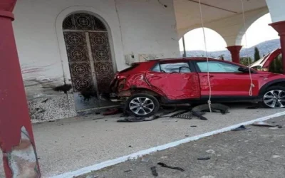 Κρήτη: Αυτοκίνητο καρφώθηκε σε εκκλησία