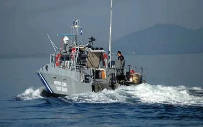 Ιστιοπλοϊκό βυθίστηκε στον Πόρο – Θαλαμηγός περισυνέλλεξε τους 2 επιβαίνοντες